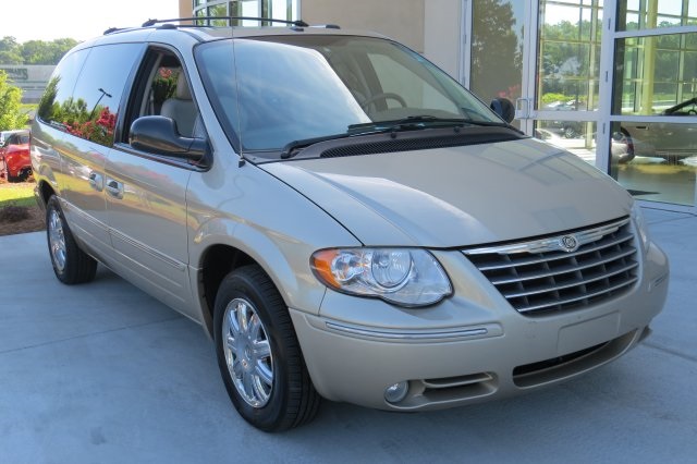 2007 Chrysler country limited town #5